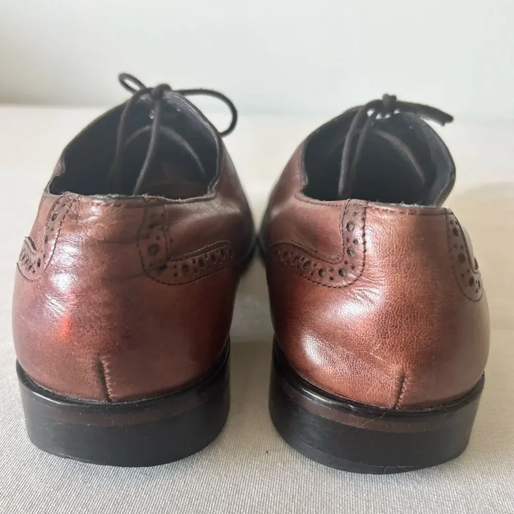 Banana Republic brown leather lace up wing tip Oxford dress shoes. Size 10.5
